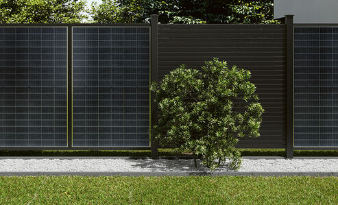 Osmo Solar-Fence kombiniert mit Osmo Alu-Fence Cube für einen optimalen umweltfreundlichen Sichtschutz