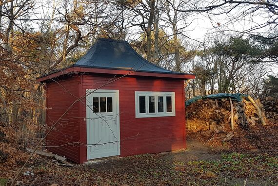 Osmo Referenz – Bauwerk Lietzenburg auf der Ostseeinsel Hiddensee – Restaurierung der Holzhütten mit Osmo Landhausfarbe