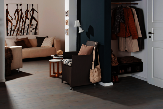 Holzfussboden im Wohnzimmer für Generationen erhalten mit Osmo Anstrichen