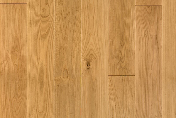 Oak natural has a harmonious interplay of colours, little sapwood and few knots