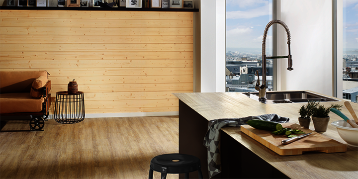 Wohn- und Küchenbereich mit Osmo Profilholz aus Fichte mit Uviwax