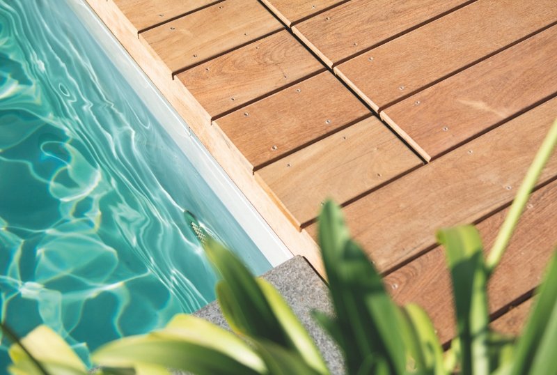 Treppen, Podeste. Poolumrandungen