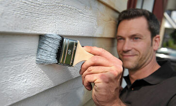 Osmo Fassadenzubehör aus Aluminium erleichtert die Montage.