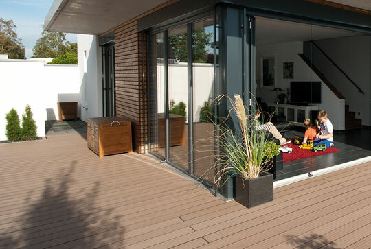 Osmo Multi-Deck Terrassendielen im Vollprofil lassen sich wie Holz bearbeiten