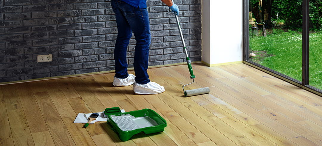 The colour intensity of Osmo Öl-Beize varies depending on the tool used, whether floor brush, roller or trowel.