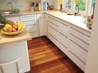 Leimholzplatten mit durchgehenden Lamellen