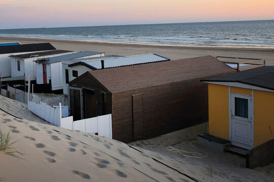 Tiny Houses am Strand aus Holz wurden mit Osmo Anstrichen und Farbe behandelt für eine bessere Haltbarkeit – Osmo Referenz