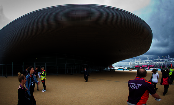 Olympia Schwimmhalle in London mit Sonderfarbton Silber-Grau Effekt von Osmo - Foto: DPA