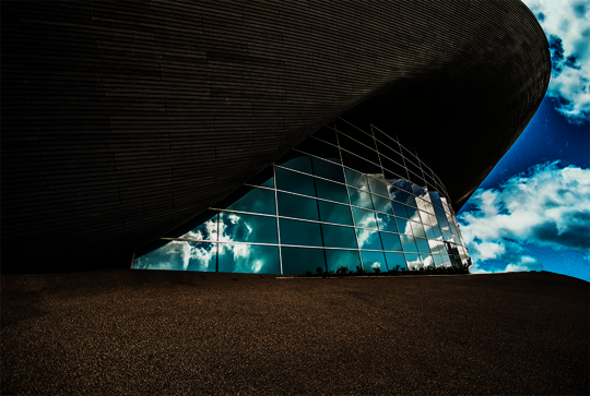 Aquatics Centre im Londoner Olympiapark mit Osmo Anstrich im Sonderfarbton Silber-Grau Effekt