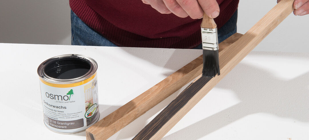 Foldable herb shelf