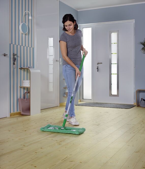 Osmo Fußboden Reinigungssets für die regelmäßige Reinigung und Pflege von Holzfußböden – einfaches Wischen mit dem Reinigungsset von Osmo