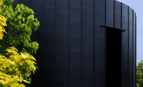 The 2022 Serpentine Pavilion Black Chapel in Osmo Garten- & Fassadenfarbe 7505 Jet Black