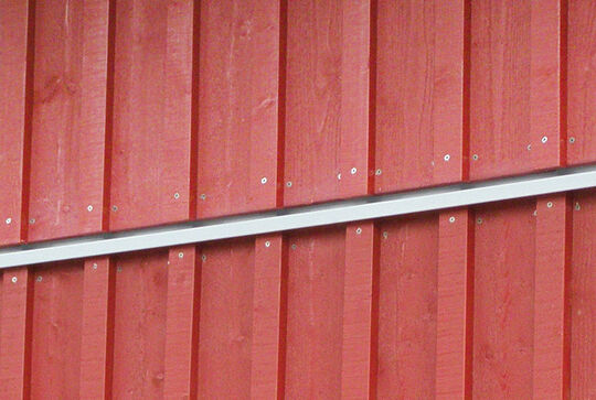 Osmo Aluminium Profile - Fassadenverkleidung in Rot überlappend