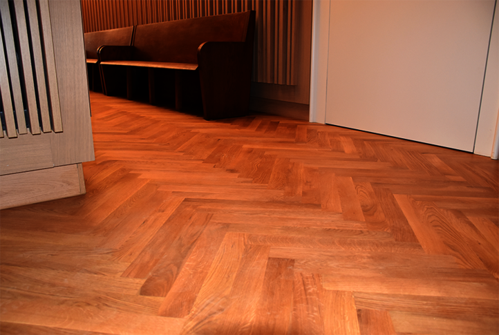 The herringbone Oak flooring is protected with Osmo coatings