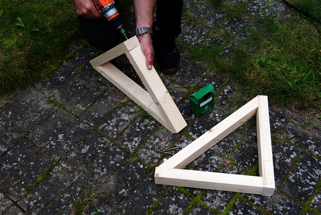 Osmo DIY sailboat loft bed - assemble and mount the desk top brackets