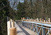 Nahaufnahme der Brücke aus Holz und Stahl auf der Höhe der Baumspitzen in der Landesgartenschau Bad Iburg – Osmo Referenz