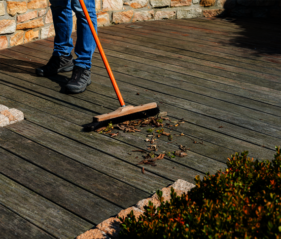 Terrasse pflegen und reinigen mit Osmo – Anleitungen und Pflegetipps für eine winterfeste Terrasse für Herbst und Winter