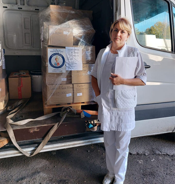 Aktion kleiner Prinz - Medikamentenpakete im Transporter in Lwiw