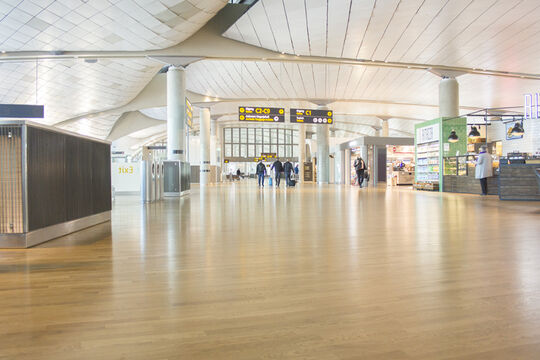 Oak parquet flooring at Oslo Airport in Norway was treated with Hartwachs-Öl Original