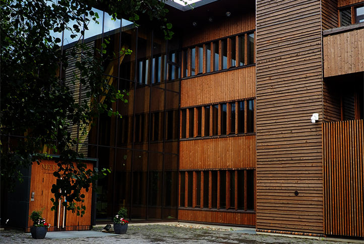 Osmo reference Metla House in Finland entrance door