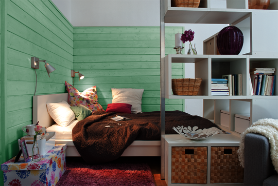 Osmo Profilholz in diesem Schlafzimmer ist mit einem mintgrünen Dekorwachs Mischton veredelt
