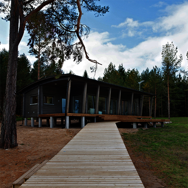 Wochenendhaus in Finnland mit Herbstatmosphäre