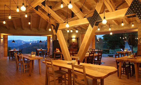 Osmo Referenz Hotel Gela in Bulgarien verwendet Osmo Anstriche für mehr langlebige und strapazierfähige Möbel aus Holz