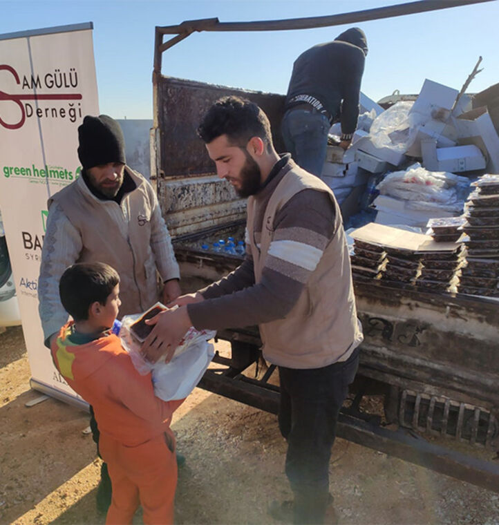 Osmo supports Aktion Kleiner Prinz projects - young boy takes on food and supplies delivery in the Syrian earthquake region