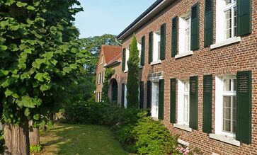 Fensterläden mit Osmo Garten- & Fassadenfarbe farblich gestalten