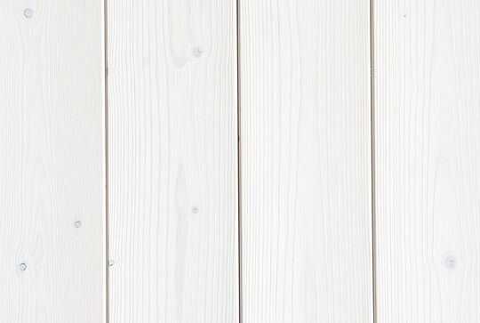 Gebürstetes Profilholz in Fichte lässt das Osmo Dekorwachs in weiß tief eindringen