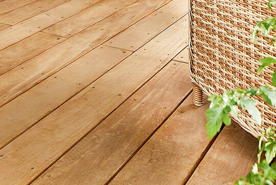 Osmo timber decking Garapa as hardwood with a warm colour for the garden deck