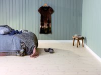 Fussbodenleisten in Holzoberfläche