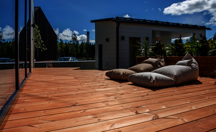 Thermally treated timber is an excellent basis for long-lasting, beautiful garden decks.