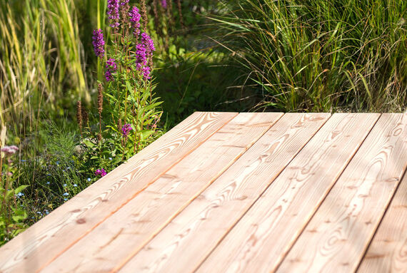 Osmo Terrassenpflege im Sommer – Saubere und gepflegte Terrasse für die regelmäßige Benutzung.