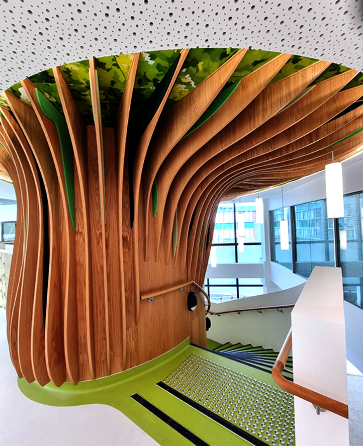 Architektonischer Baum veredelt mit Osmo auf der obersten Etage im Wellington-Kinderkrankenhaus
