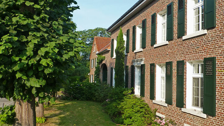 Osmo Garten- & Fassadenfarbe im Farbton Englisch Grün für Vierkanthof