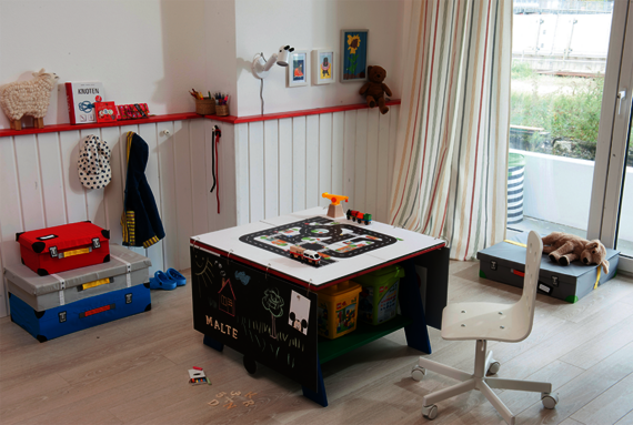 This multi-functional games table treated with Osmo Dekorwachs is a real attraction for children’s bedrooms.