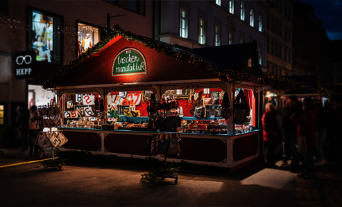 Osmo Landhausfarbe provides the festive colours at a Christmas market