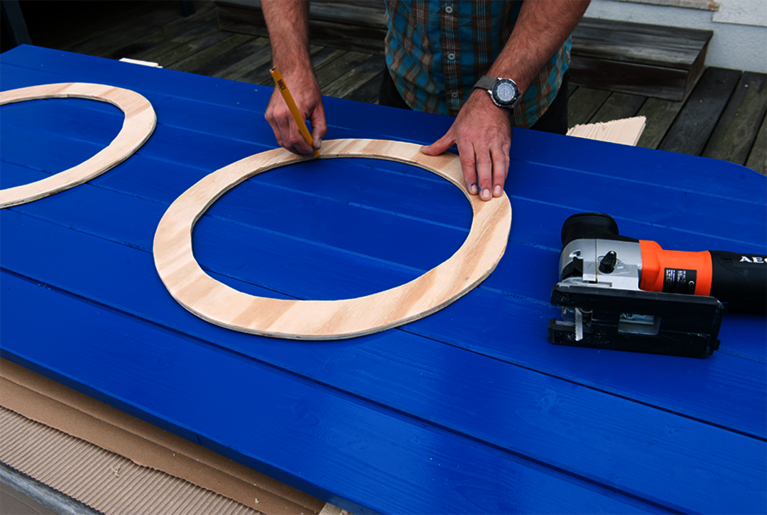 Osmo DIY sailboat loft bed - place the portholes and draw circles