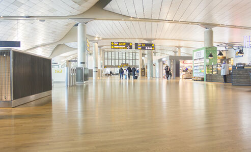 Oak parquet flooring at Oslo Airport in Norway was treated with Hartwachs-Öl Original