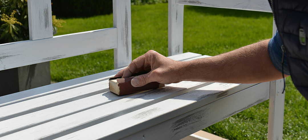 Osmo DIY vintage bench - after the second coat has dried for 12 hours, carefully sand away the second coating with fine sandpaper on various areas.