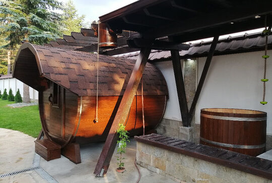 This outdoor sauna is protected against rain and sun by Holzschutz Öl-Lasur