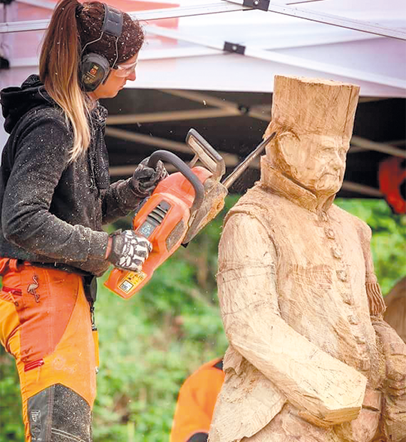Res Hofmann mit der Motorsäge