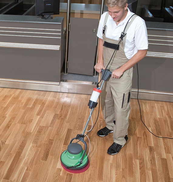 Intensive cleaning for dirty wooden floors