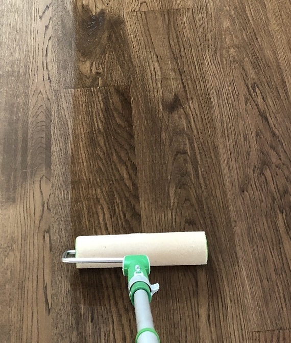 Re-oiling wooden floors