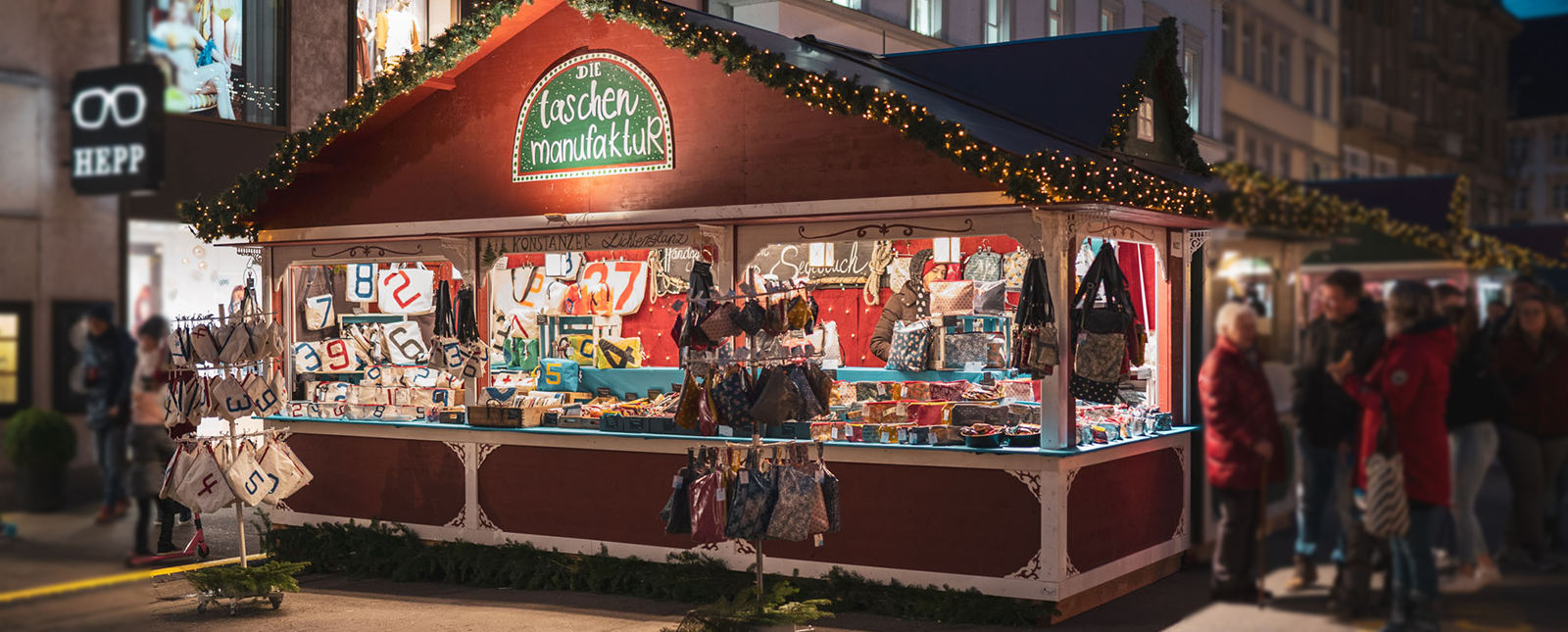 Weihnachtshütten wurden mit Osmo Landhausfarbe ein leuchtender Hit auf dem Weihnachtsmarkt in Konstanze