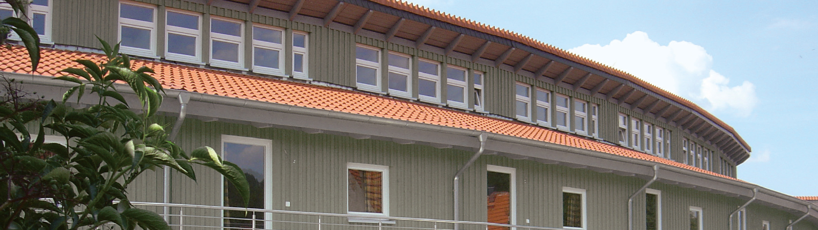 Osmo Beschichtungssysteme für Holzfassaden am Haus außen – industrielle Holzbeschichtungen